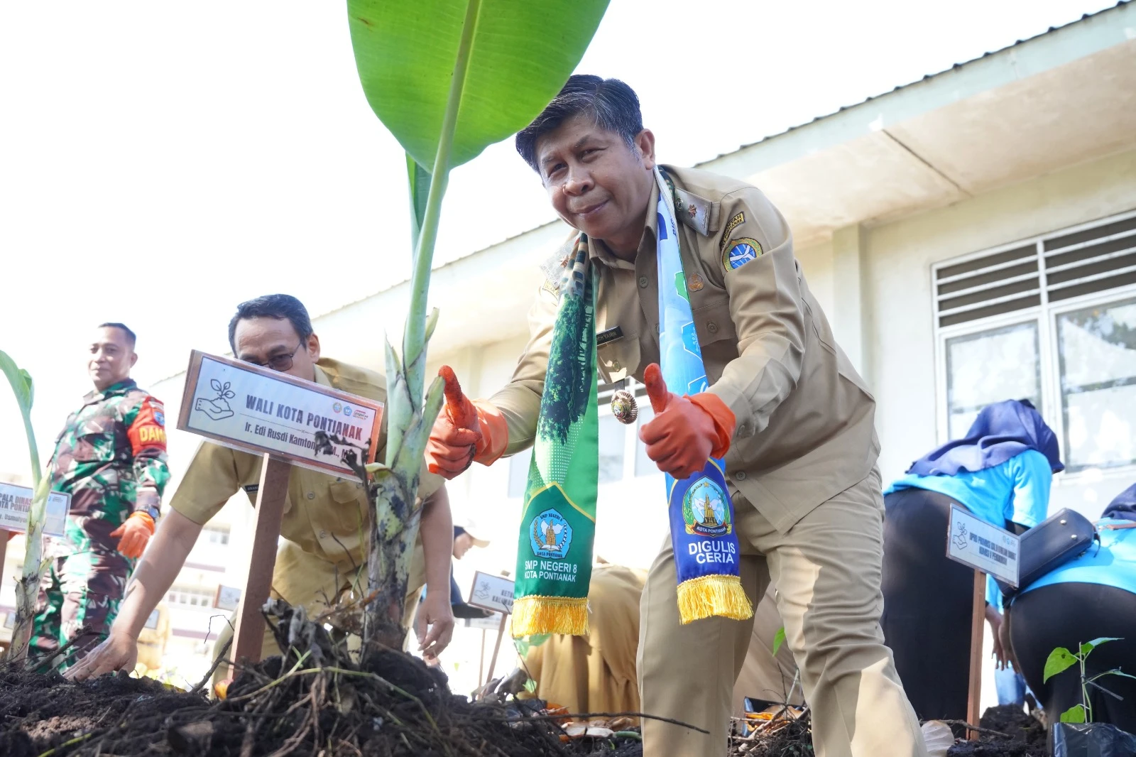 SMPN 8 Pontianak Terapkan Sekolah Hijau Berbasis Digital